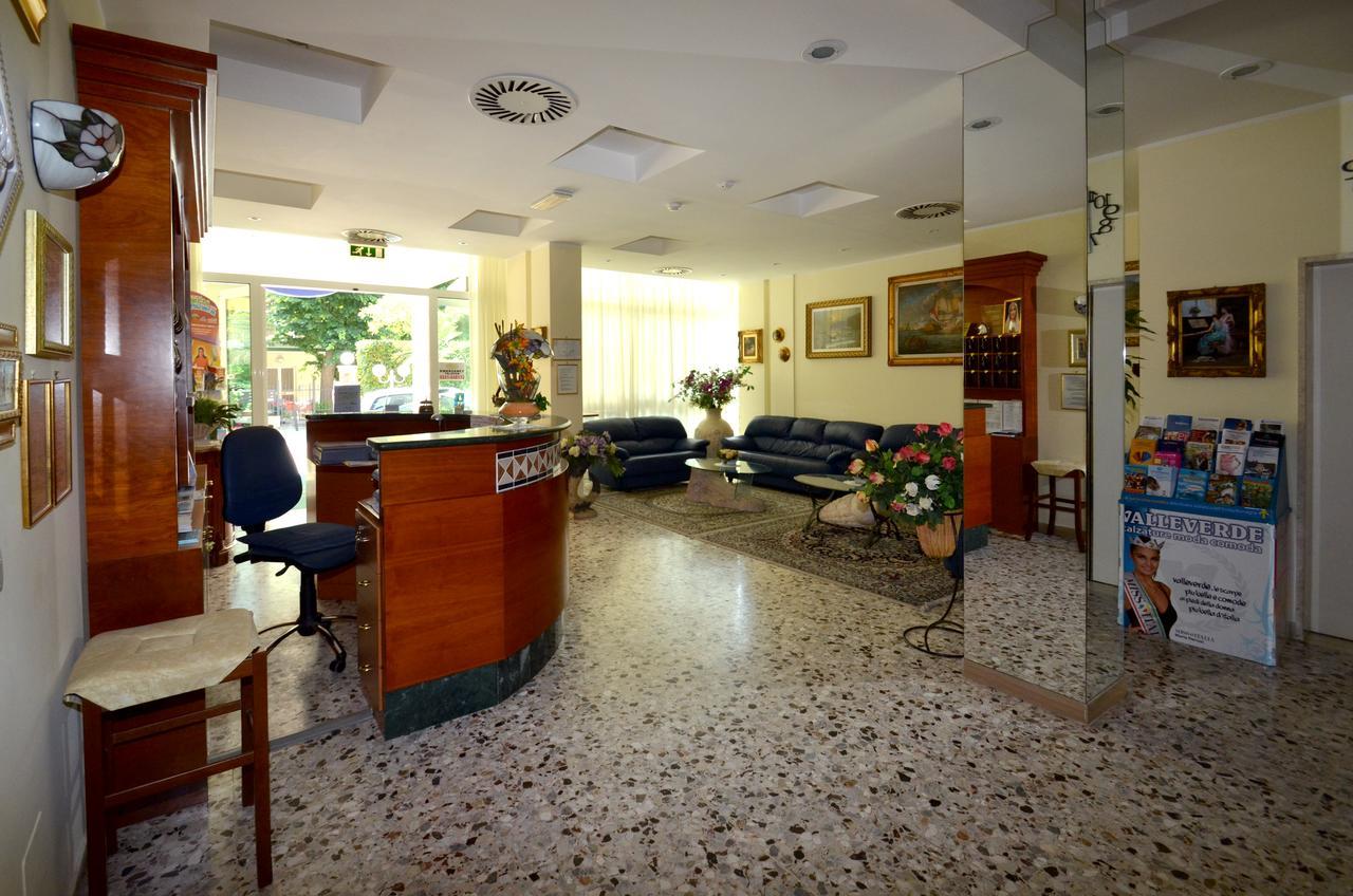 Hotel Cristina Hospitality Centrale (Adults Only) Riccione Zewnętrze zdjęcie